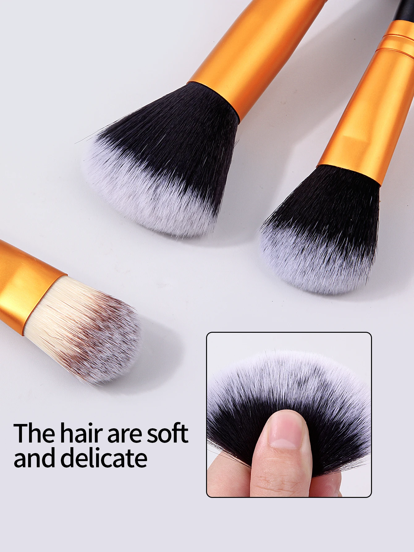 مجموعة أدوات مكياج مكونة من 14 قطعة: 12 قطعة من فرش مكياج ذات مقبض خشبي ذات شعيرات ناعمة + قطعتان من إسفنجات المكياج ونفخ البودرة وبيض التجميل