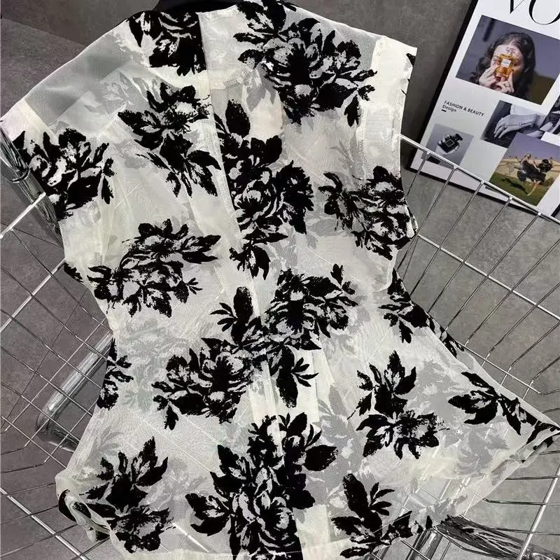 2025 New Summer Fashion Elegant Versatile Mid Length Slim Fit Sleeveless Vest Solid V-neck Gauze Printed Women's T-shirt Top