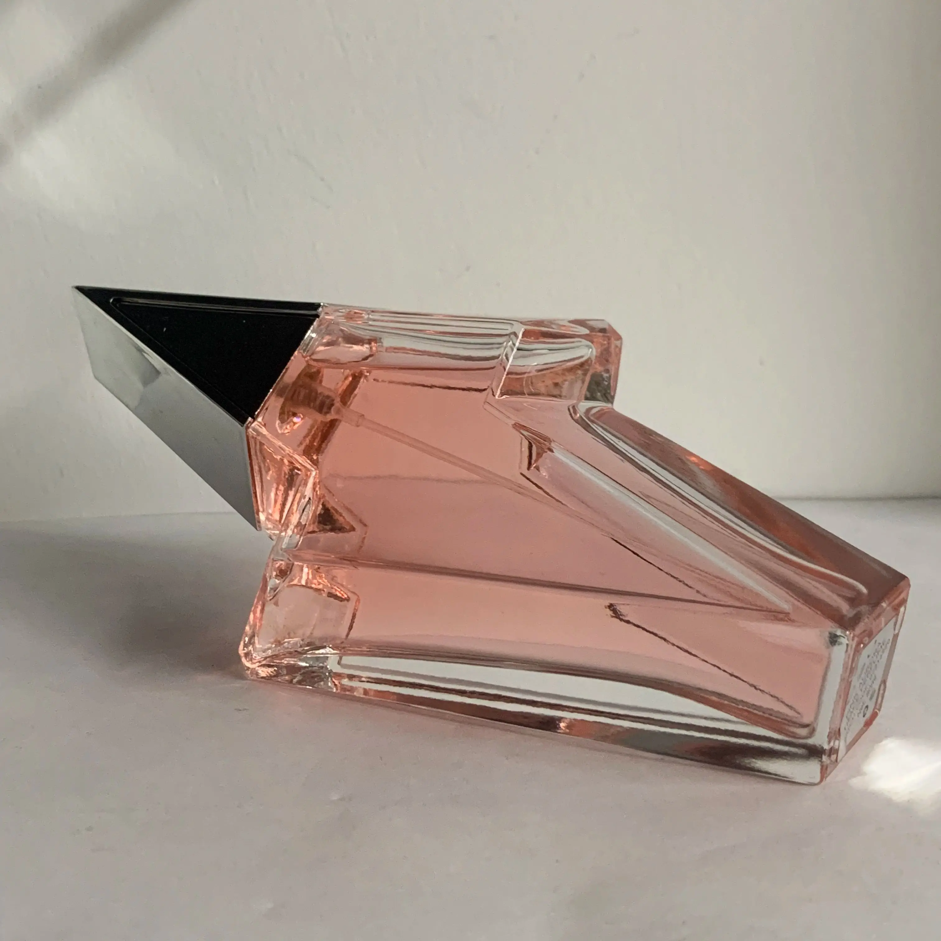 

Pink Aurora - Eau de Parfum - Women's Perfume - Floral & Fruity - With Bergamot, Rose, and Cedarwood- Long Lasting Fragrance