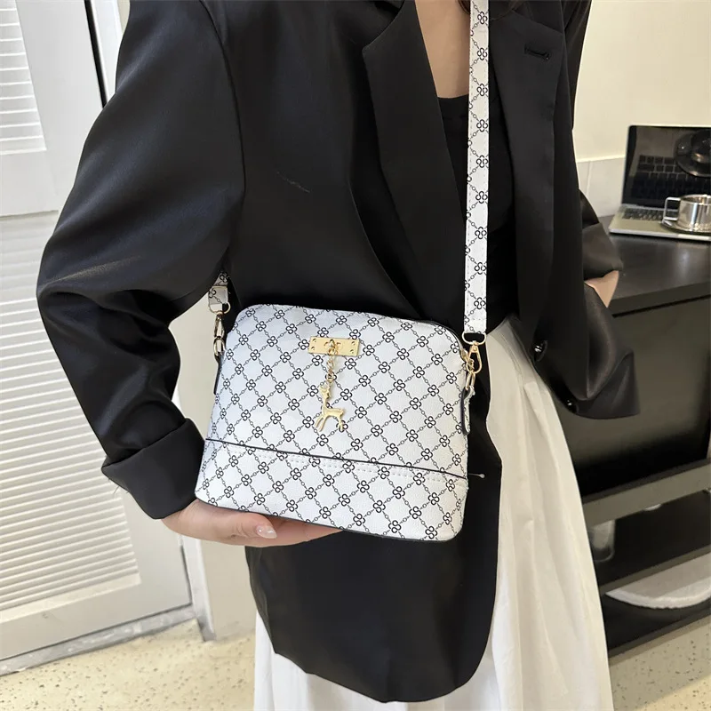 PU Leather Women Shoulder Bag Female Deer Pendant Handbags Girl Small Crossbody Bag Fashion Shell Shape Messenger Bag Bolsos