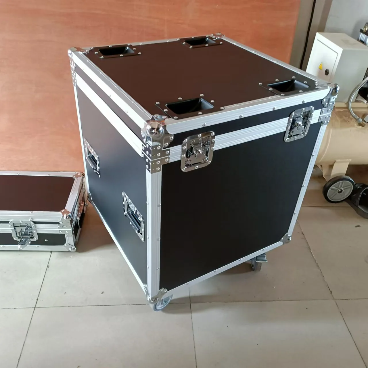 

Custom Sized 60*60*60cm Wire Cases for Stage Equipment, Durable, Protective Cases for Stage Equipment
