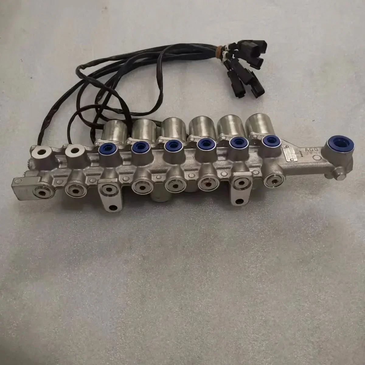 

Fits Komatsu PC300-8 PC450-8 PC200-7 PC220-7 Excavator Solenoid Valve Ass'y 207-60-71311