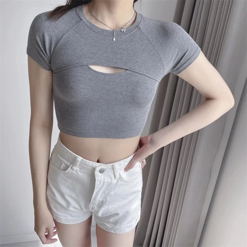 تي شيرت نسائي عصري بتصميم مفتوح من الأمام وظهر مكشوف، بأكمام قصيرة وخصر مرتفع، بنمط حلو وجريء وحار