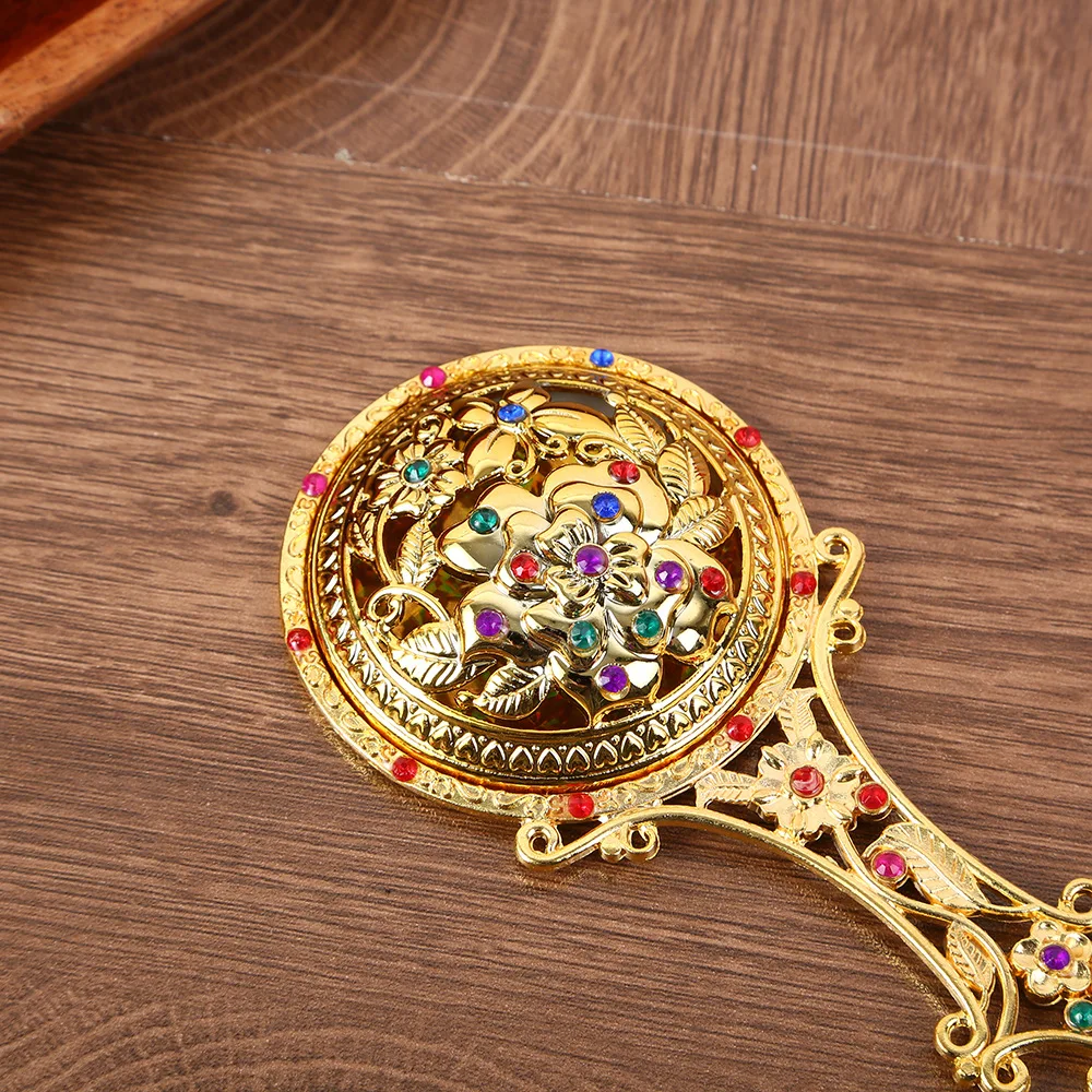 1 ชุดชุดหวีแต่งหน้าแบบพกพามือถือกระจกเครื่องสําอางโลหะผสมทอง Retro กระจกน่ารักกระเป๋าหวีกระจกชุด