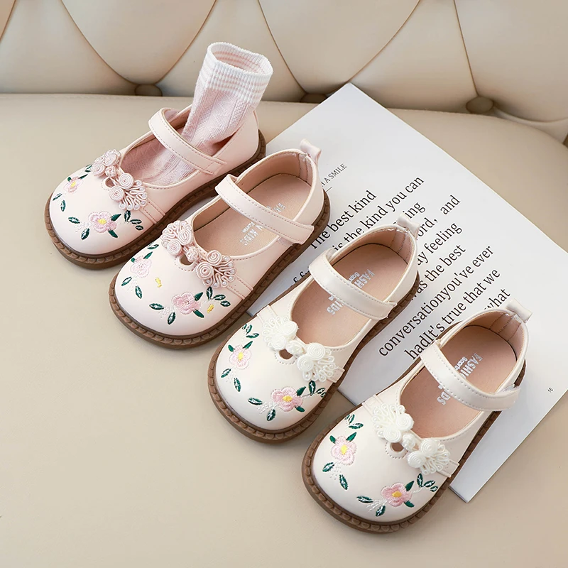 Girls' Princess leather shoe Embroidered Ethnic Style 2024 Spring and Autumn Soft Soled Girl leather shoes