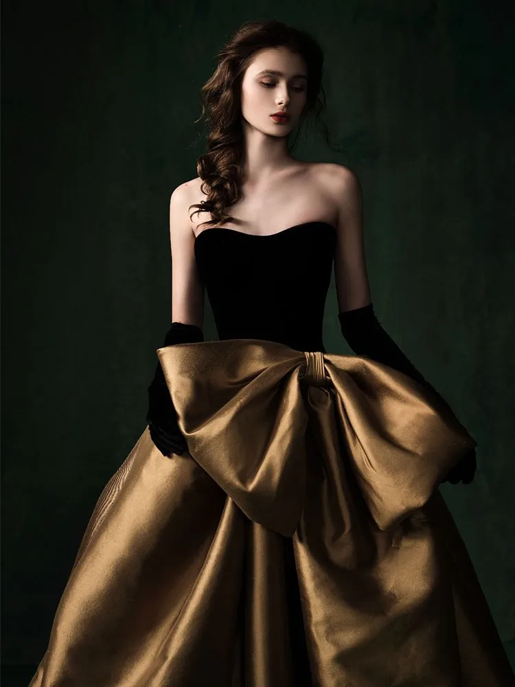 

Strapless light luxury niche and hosting style elegant grand satin dress