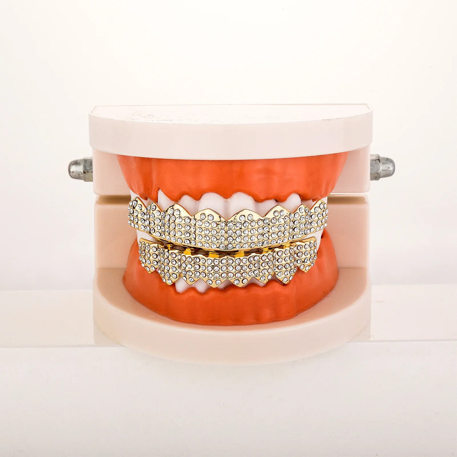 Punk Vollzirkonia Grillz Unisex 8 Oben & 8 Unten Abnehmbare Zahnschmuckstücke Hochwertige Modische Zahnschmuckstücke für den Mund – Detail 4