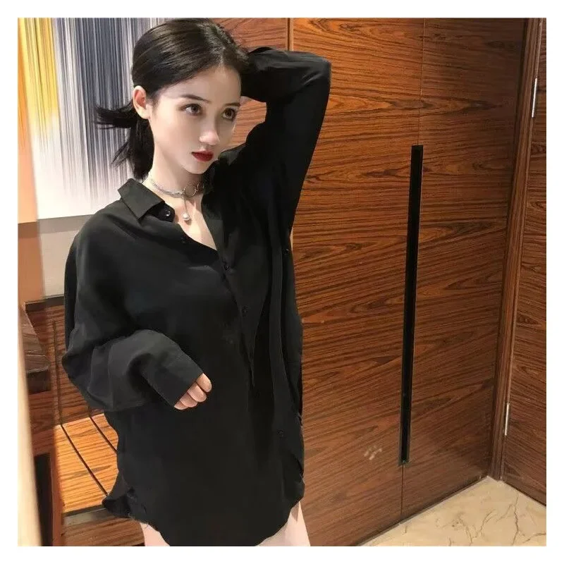 Damska letnia koszula retro z długim rękawem z lodowego jedwabiu Luźna, wszechstronna koszula Casual Elegancka Wygodna Lekka Jednokolorowa XQ141