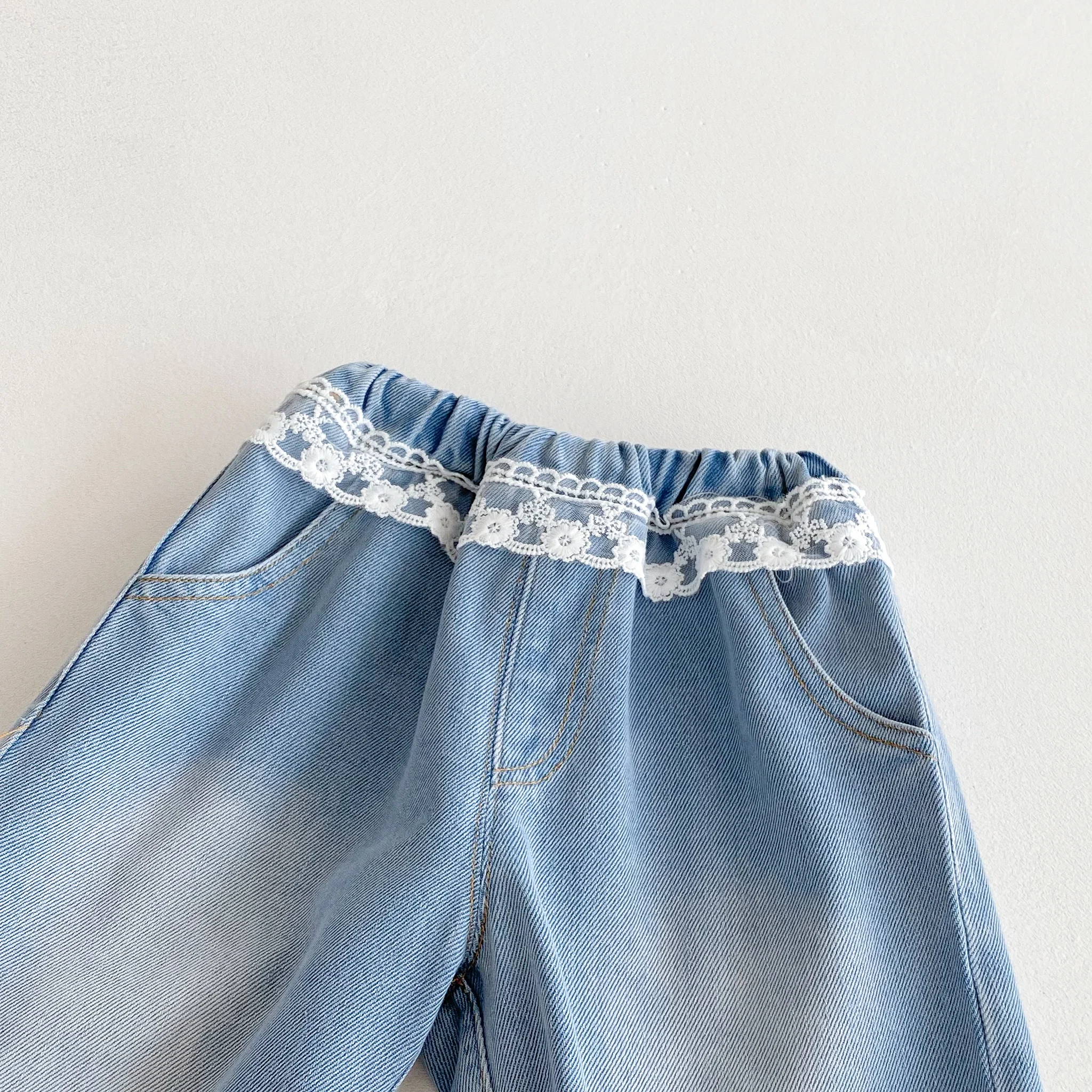 Lange Jeanshosen für Mädchen, lässige Herbsthosen mit Spitzenbesatz, klassische Damenjeans mit enganliegender Passform – Detail 4