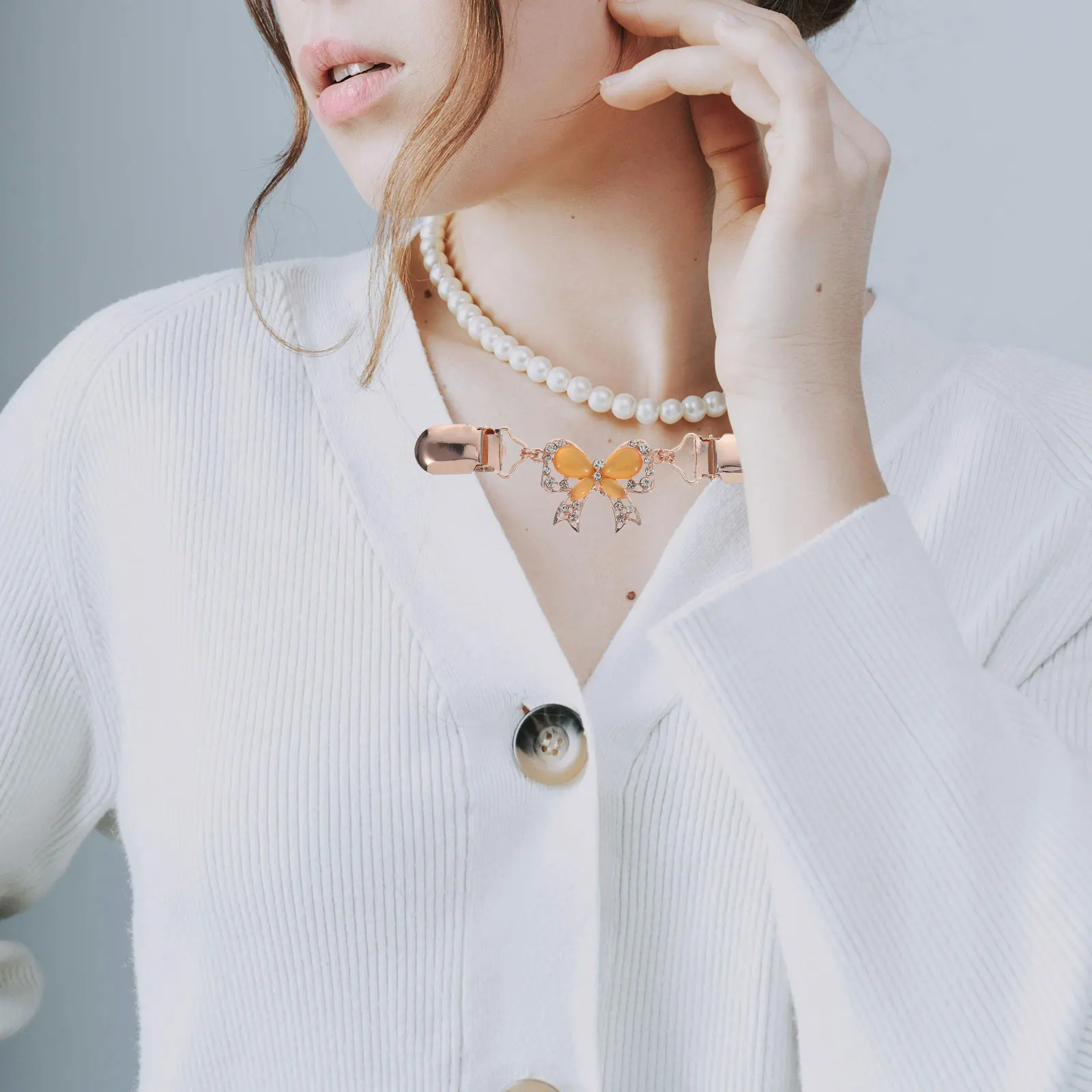 

Sweater Clip Women Cardigan Chain Clips Bowknot Decor Delicate Graceful Superior Material Occasion Formal Casual