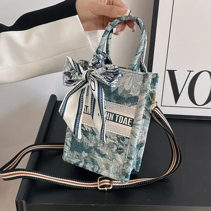 

Oil painting style large capacity handbag women's fashion versatile mobile phone bag 2023 summer casual shoulder messenger bag