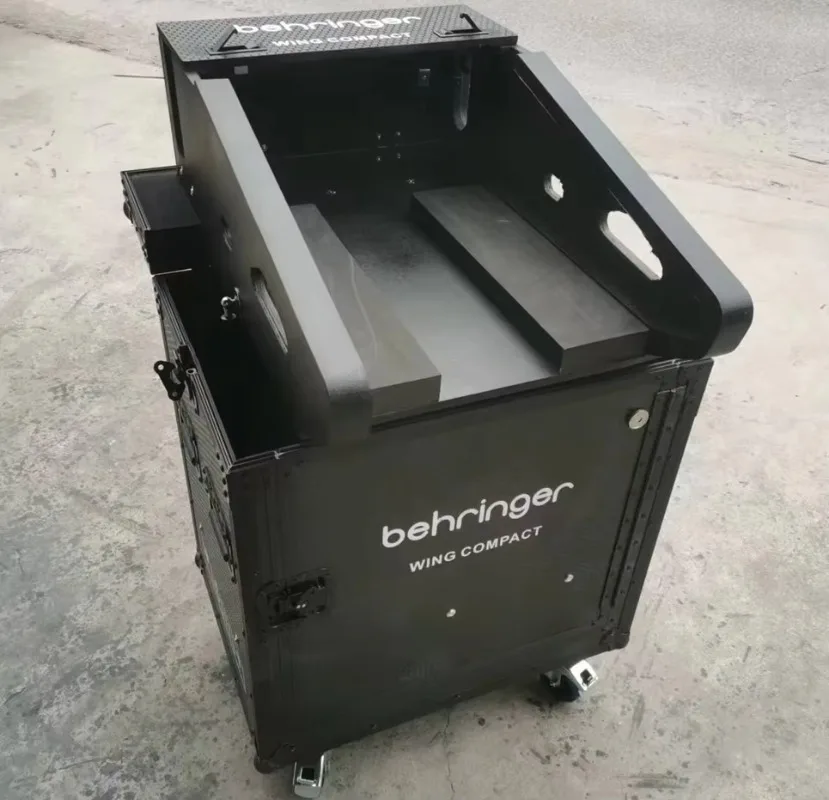 

Wing Compact Flip-Ready Hydraulic Console Easy Retracting Lifting Flight Case with Wheels