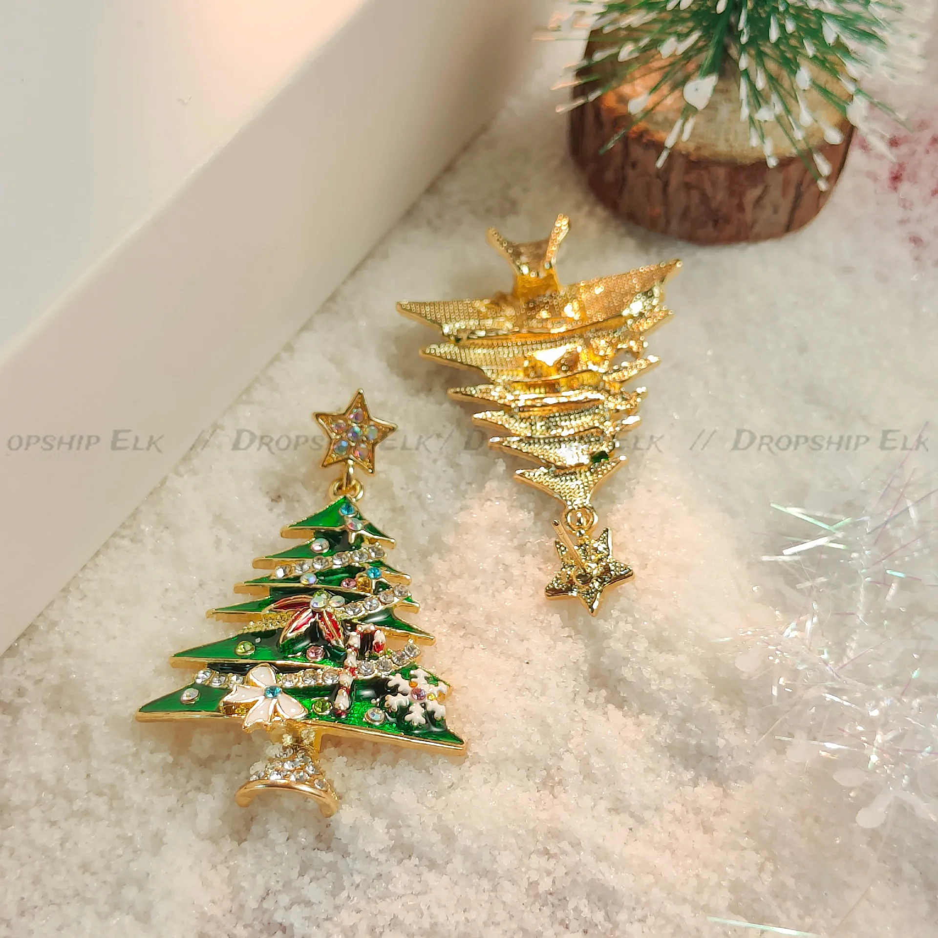 عيد الميلاد حجر الراين شجرة عيد الميلاد دبابيس للنساء للجنسين المينا النباتية دبوس مكتب حفلة صديق الهدايا مجوهرات الوصول