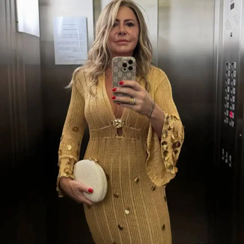 فستان ماكسي محبوك بالترتر اللامع ورقبة عميقة وأربطة عالية الخصر وأردية طويلة شفافة على الرغم من فساتين النادي للحفلات 2025 ملابس نسائية جديدة #6