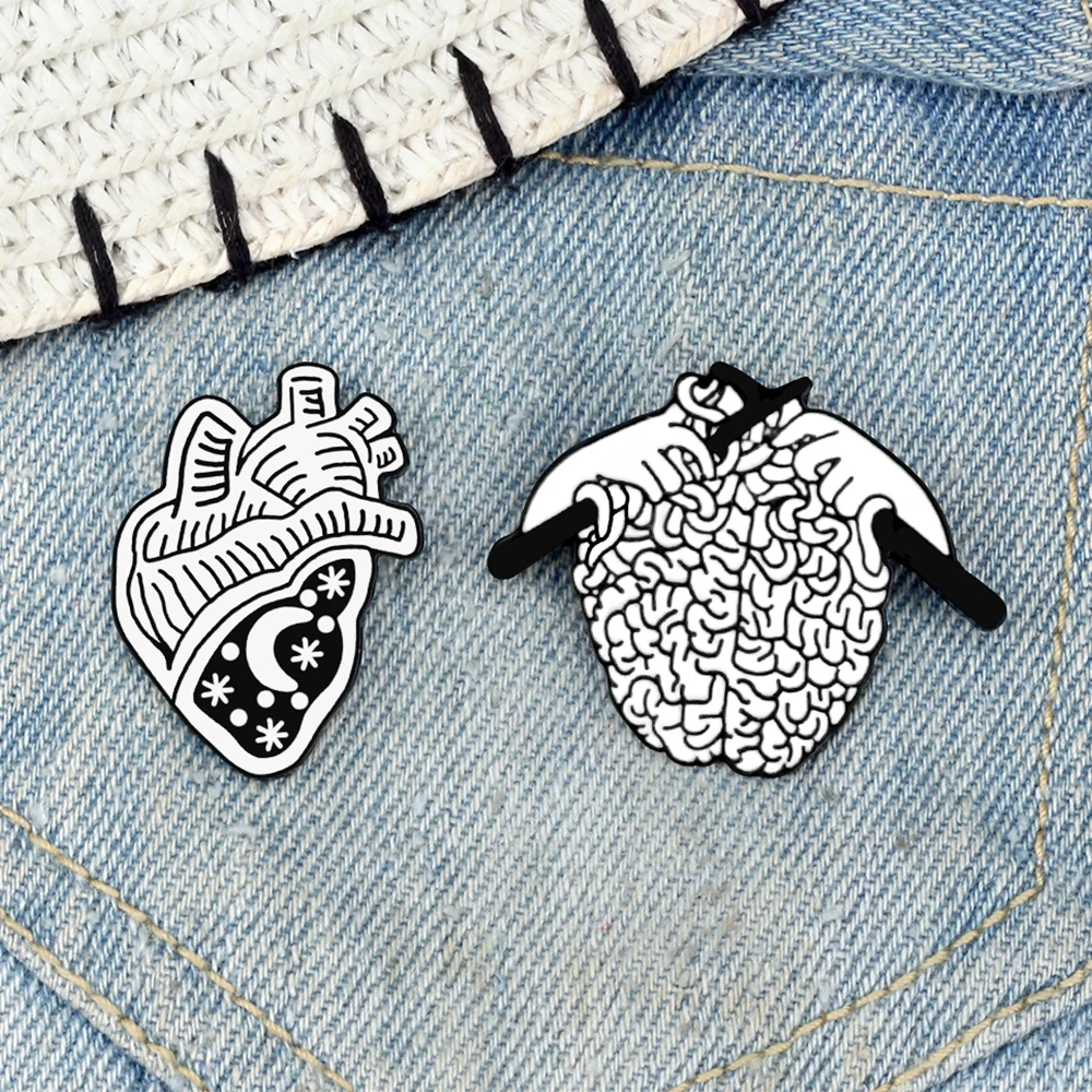 Punk Hand Knitted Brain Enamel Brooch Black White Starry Night Heart Organ Medical Badge Gothic Shirt Lapel Pin Backpack Jewelry