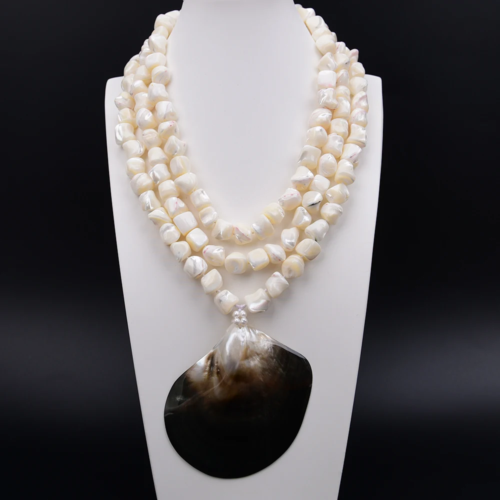 

G-G 3 Strands Heavy Jewelry Natural White Trochus shell Pearl Necklace Big Black Sea Shell Pendant