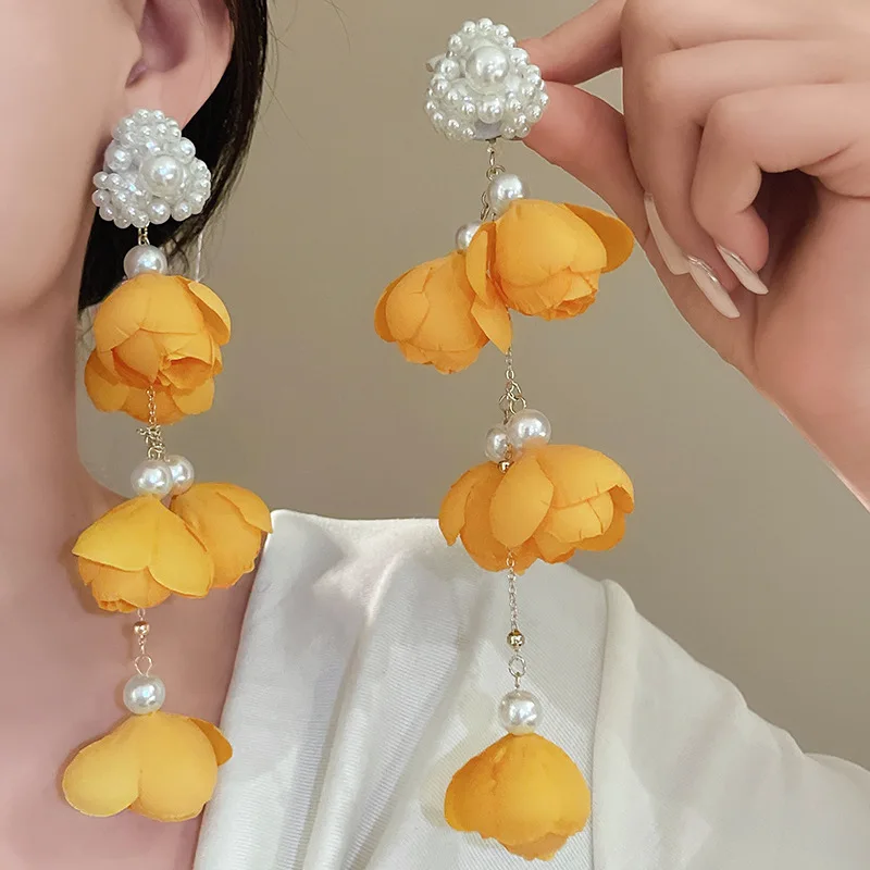 Gelbe Stoff-Blütenknospen-Ohrringe für Damen, Super-Kristall-Tropfenohrringe, Imitationsperlen-Quasten-Hängeohrringe, Party-Schmuck D