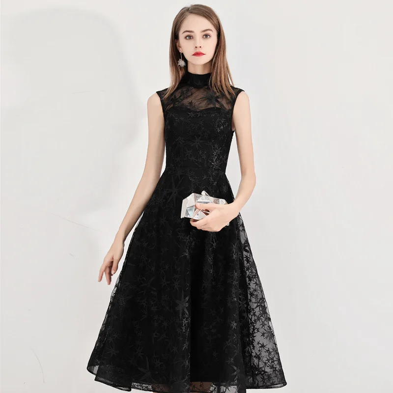 

Halter Neck Black Bridesmaid Dresses Sleeveless Lace Knee Length Bridesmaid Gown For Weddings