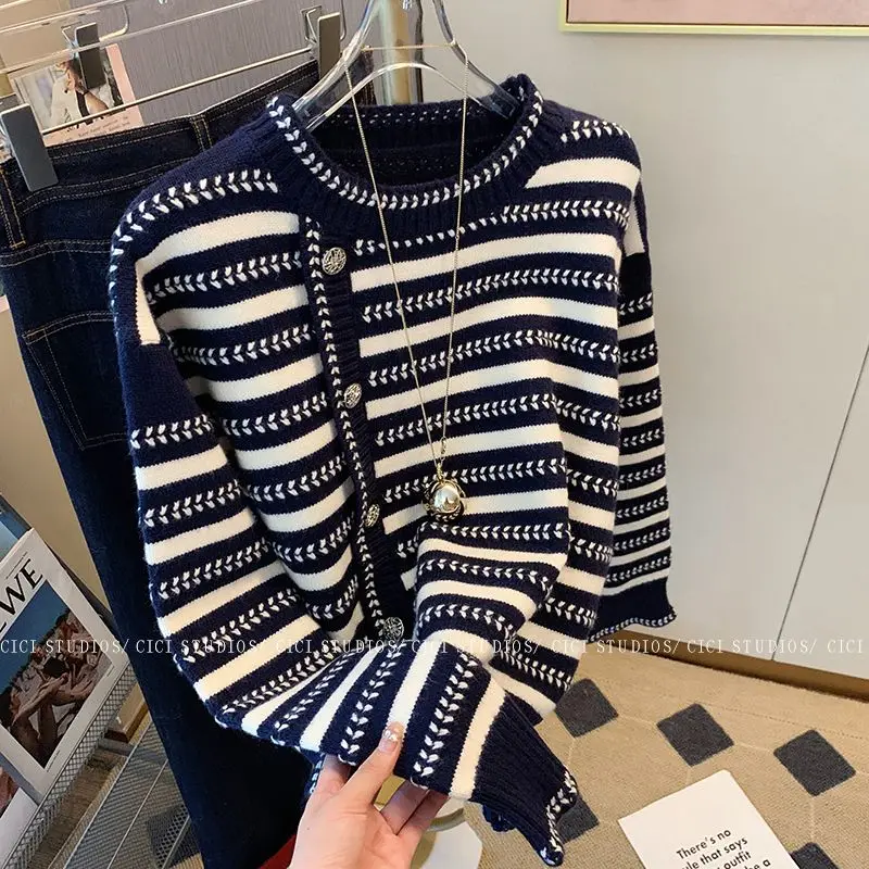 Cardigan Sweater with Diagonal Stripe Pattern Autumn Winter French Style Knit Top Y2k Korean Fashion Sweaters for Women