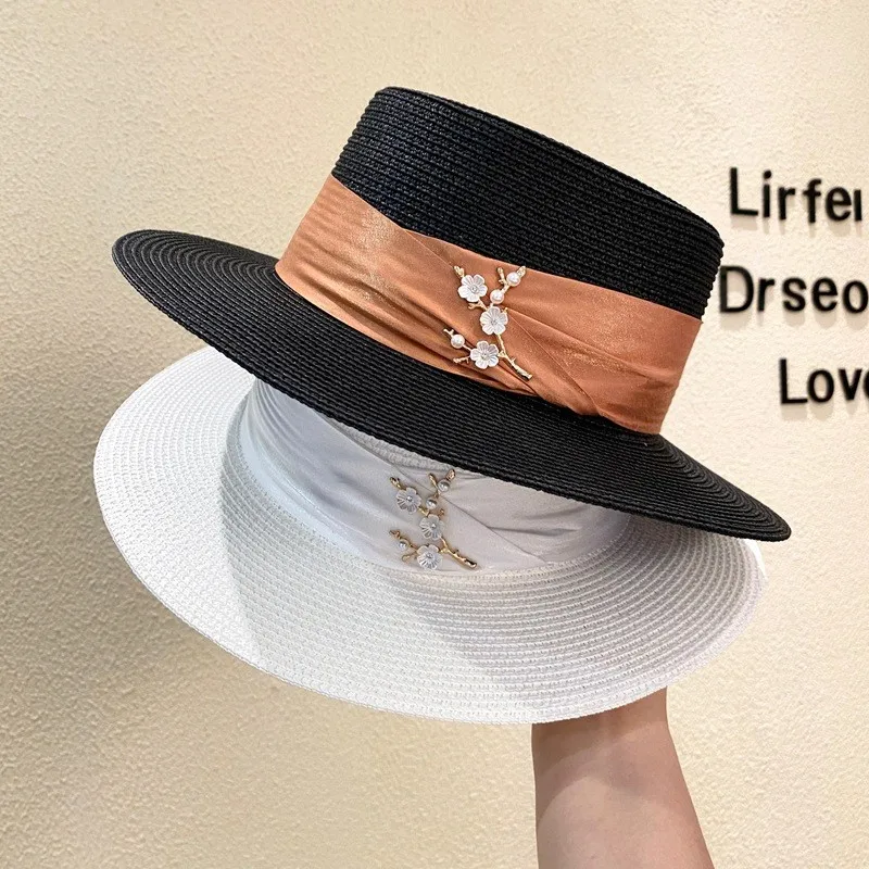 Summer vacation hat casual and elegant wide-brimmed top with white flat