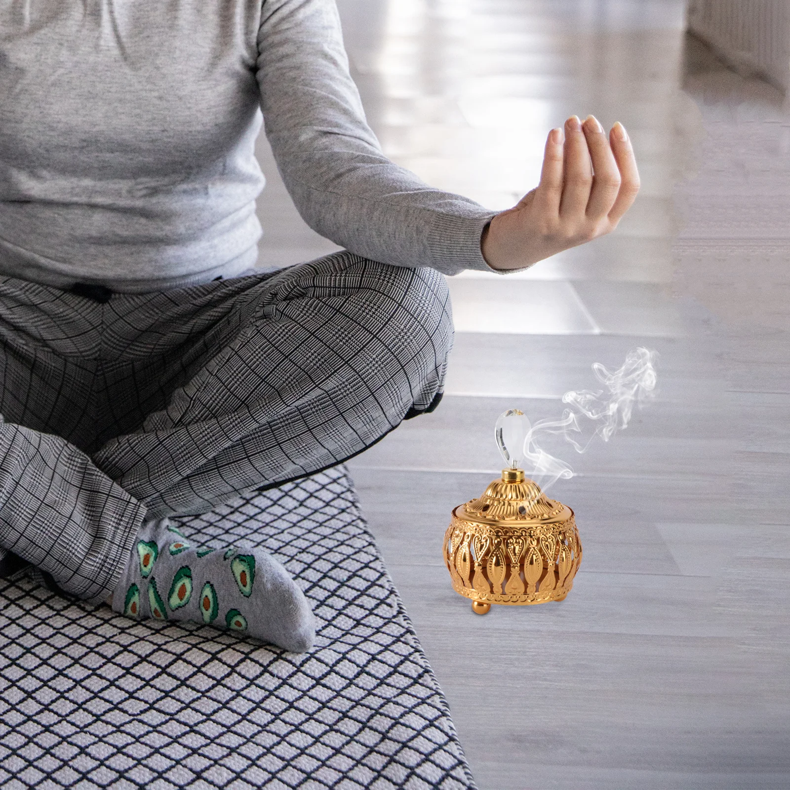 

1Pcs Carved Incense Holder Golden Electroplated Beautiful Aromatherapy Ornament for Meditation Room Desktop