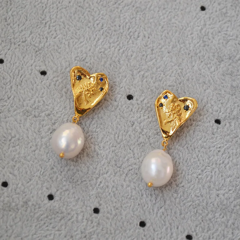 

Fashion Blue Spinel Cubic Zircon Inset Retro White Freshwater Baroque Pearl Heart Drop Stud Earrings for Women Classic Jewelry