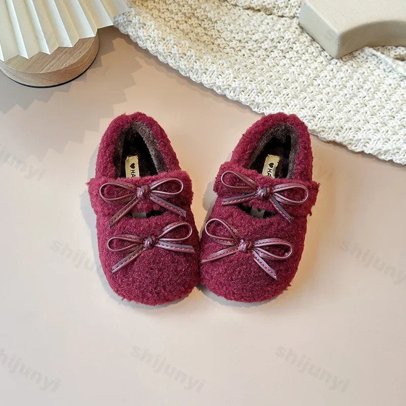 Novo 2025 inverno crianças moda bowknot sapatos planos capa de pele toe luz quente crianças sapato casual de pelúcia antiderrapante confortável meninas sapatos