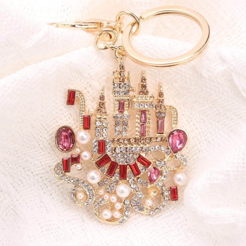 Castle-themed Keychain: Chic & Enchanting Present for Fantasy Lovers