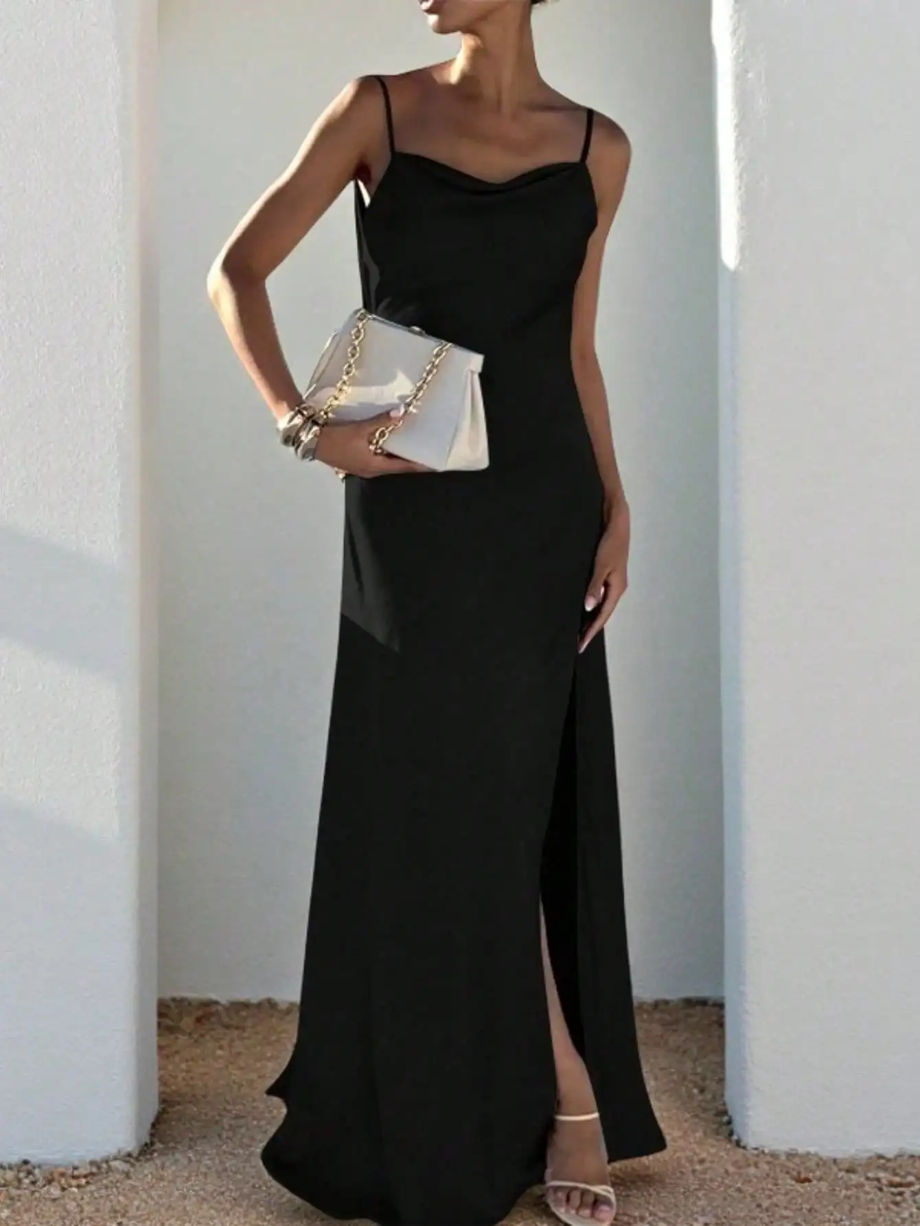 เดรสผ้าซาตินผ่าข้างขายดีประจำฤดูร้อน - ดีไซน์เซ็กซี่เปิดหลังพร้อมดีเทลผูกโบว์และทรงยาวพลิ้วไหว