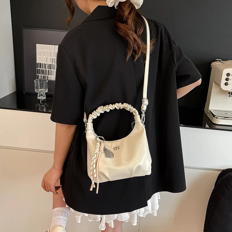 

‌2025 New Women's Dumpling Bag - Pleated Design Portable Shoulder Purse, Versatile Chain Commuter Messenger Bag‌