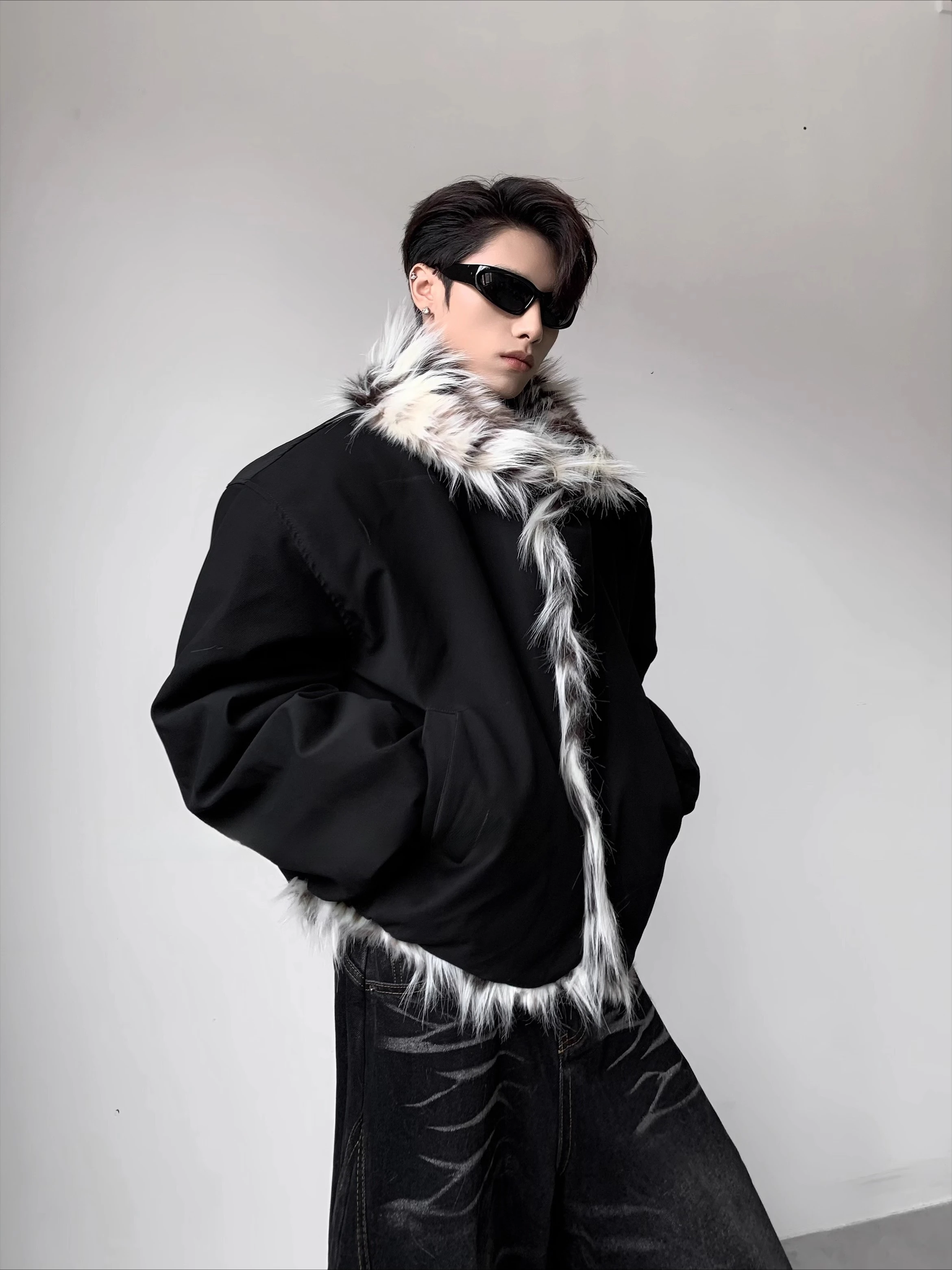 سترات رجالية فاخرة خفيفة كبيرة بياقة من الفرو الصناعي سترات رجالية شتاء 2025 جديدة راقية أنيقة سترات رجالية أنيقة وسيم #3