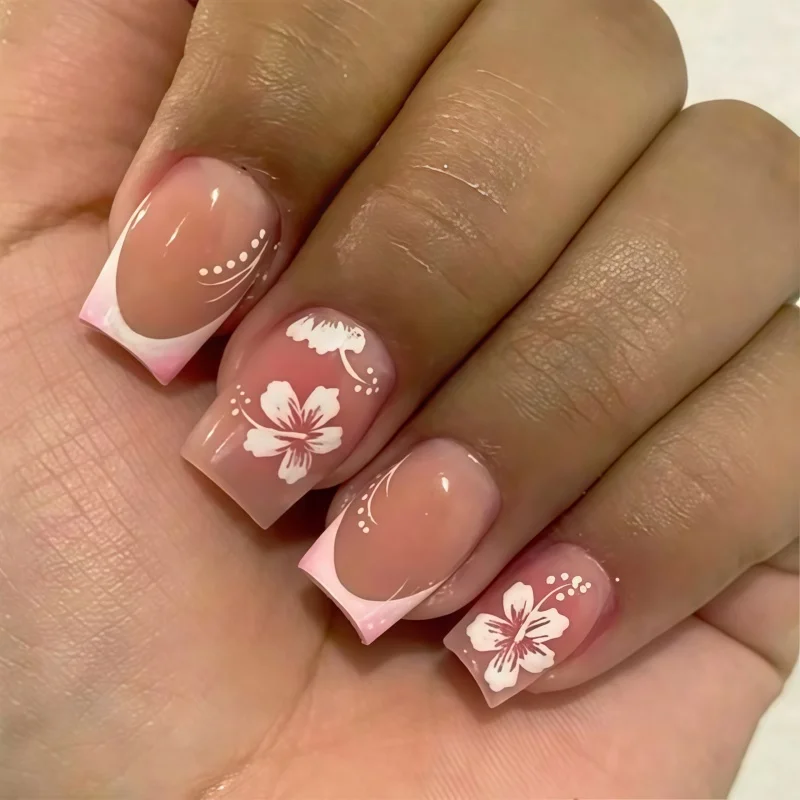 Indispensable pour les passionnés de mode : 24 pièces de faux ongles courts de style français, très tendance, en forme de fleur.