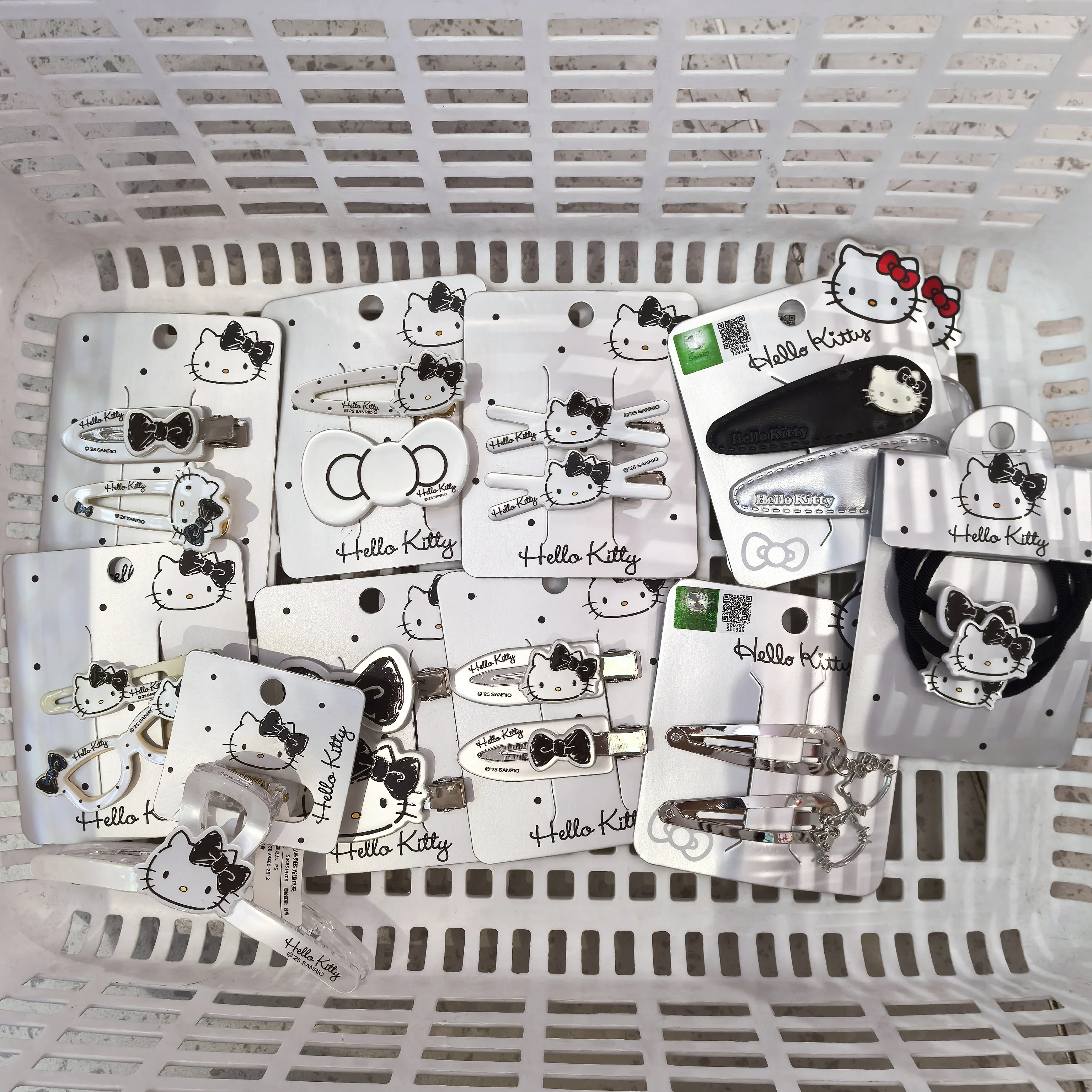 

Sanrio Family Hello Kitty Pearl Silver Duck Clip Claw Clip Traceless Hairpin Fashionable Toy Exquisite Gift For women