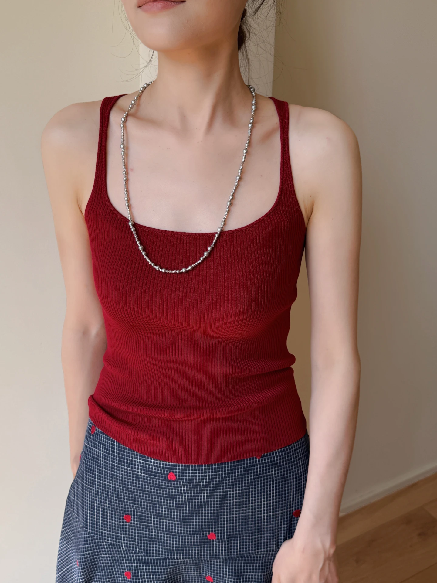 

Left Shoulder New Style Women's Knitted Vest Burgundy Silk Red Thin Strap U-Neck Casual Fit Mid-Length Color Top