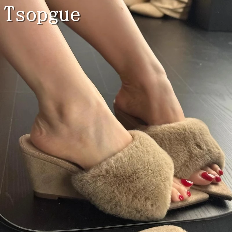 

Women New Pointed Toe Fur Wedges Slippers Designer Sexy High Heels Mules Fashionable Runway Show Dress Shoes