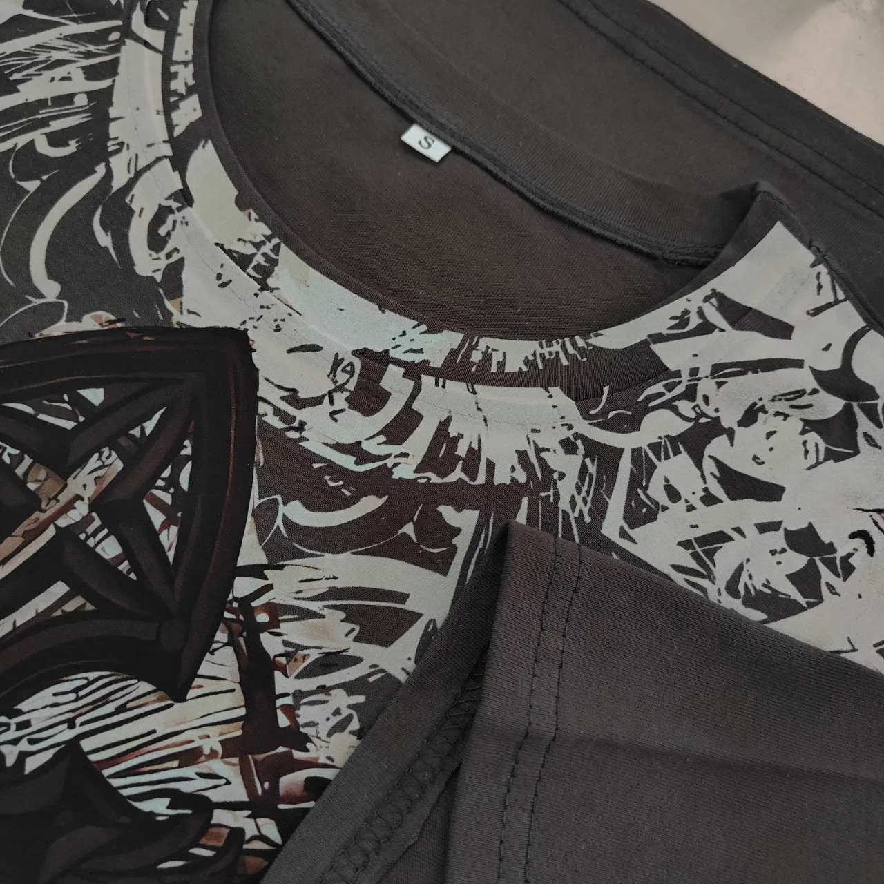 Camiseta Y2k para hombre, camiseta Retro con diseño de ala trasera, camiseta gótica de manga corta con cuello redondo, ropa para hombre, última