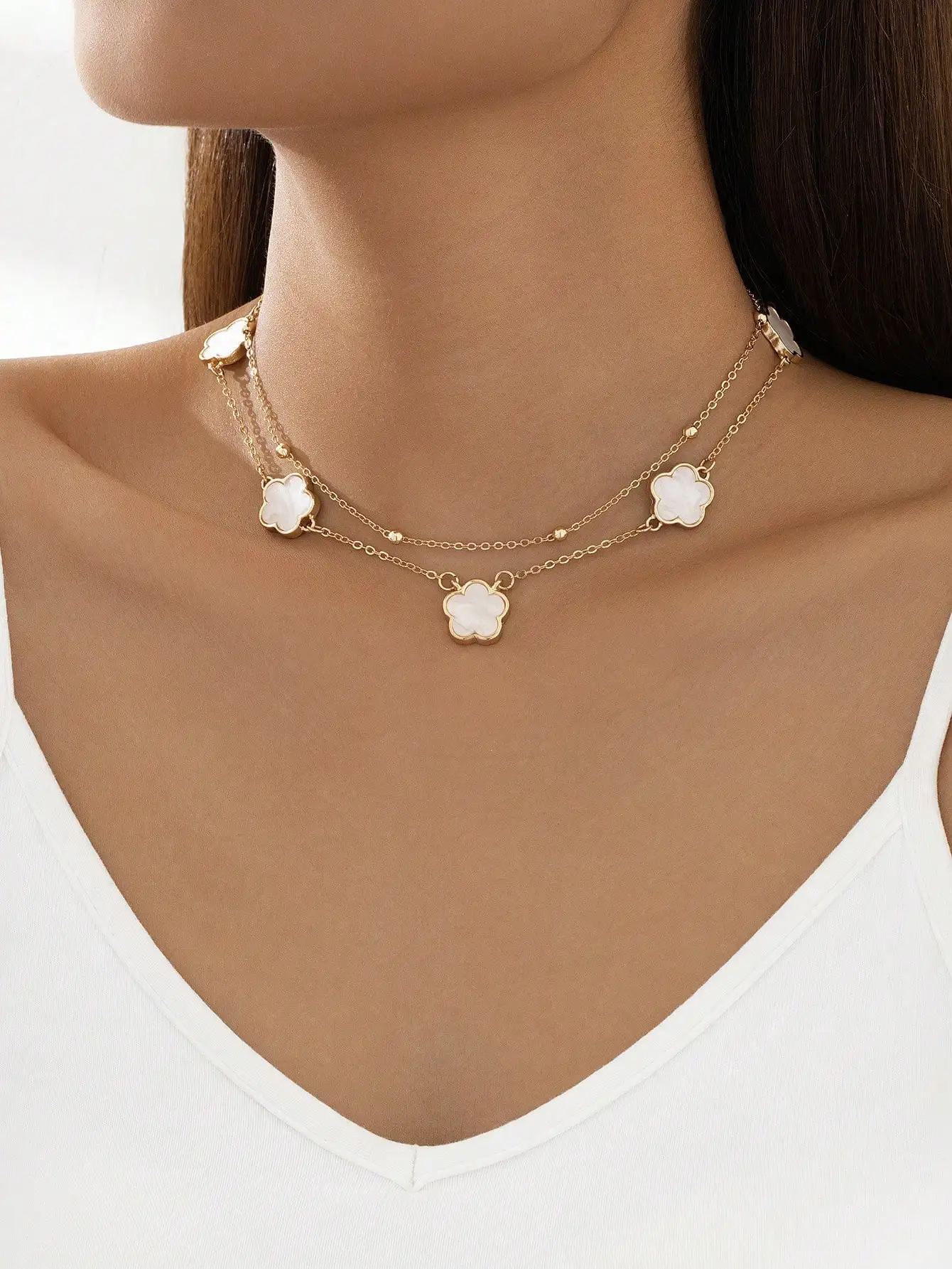 

1pc Luxurious Hollow Clover Pendant Necklace For Women, Double Layer (Bead Quantity May Vary Due To Handmade Cutting, Fixed Length)