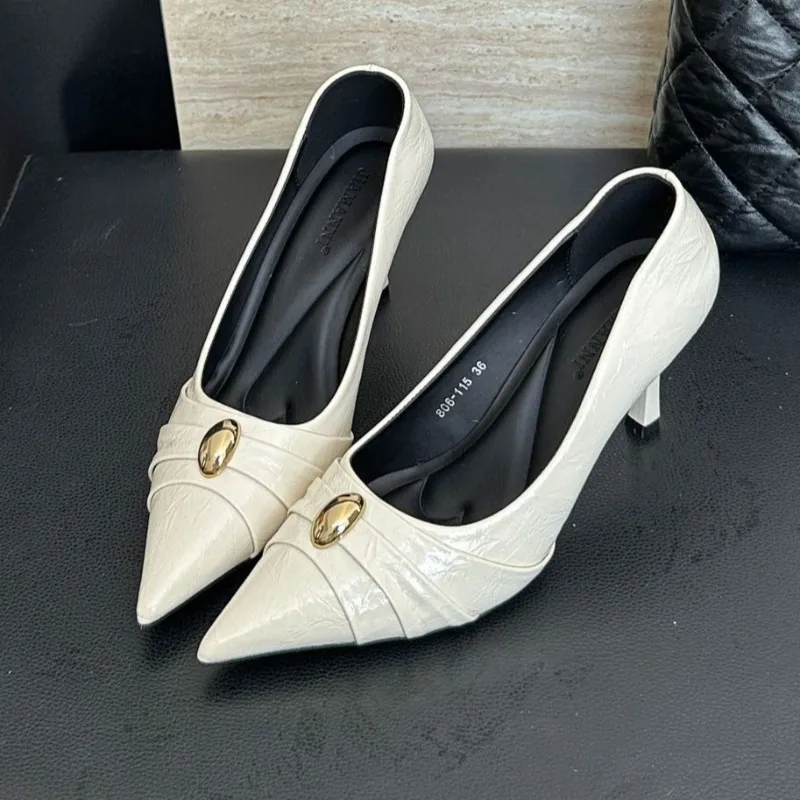 

Плиссированные пикантные женские туфли на высоком каблуке с металлической пряжкой, весенне-осенняя обувь на мелком каблуке, женские туфли-лодочки, элегантные офисные туфли с острым носком для женщин