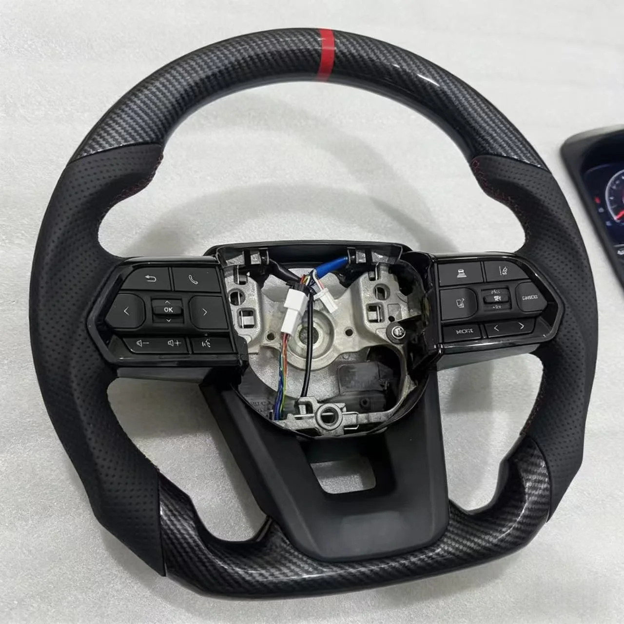 In Stock for Toyota Carbon Fiber Leather Steering Wheel Hiace Rav 4 Innova Crown 2001 Vitz Lc100 sienna Voxy highlander Mark X view 6