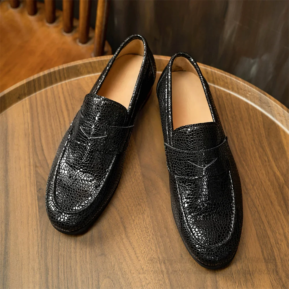 حذاء بدون كعب من الجلد البريطاني بطباعة الأفعى جلد طبيعي سهل الارتداء للرجال حذاء كاجوال يومي مصنوع يدويًا فستان مريح حذاء فردي