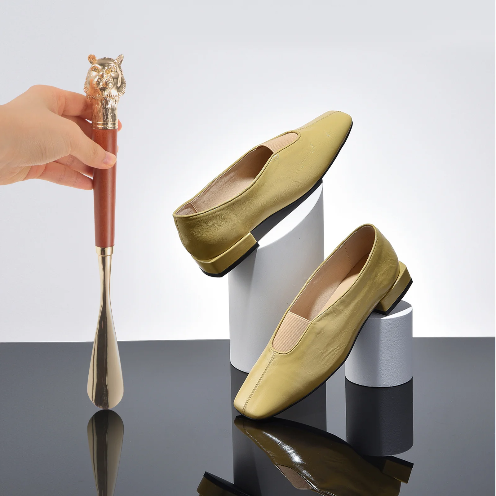 

1pcs Long Shoe Horn For Adults Sturdy Alloy Beech Wood Handle Extended Travel Shoehorn For Seniors Pregnant Women Portable Shoe