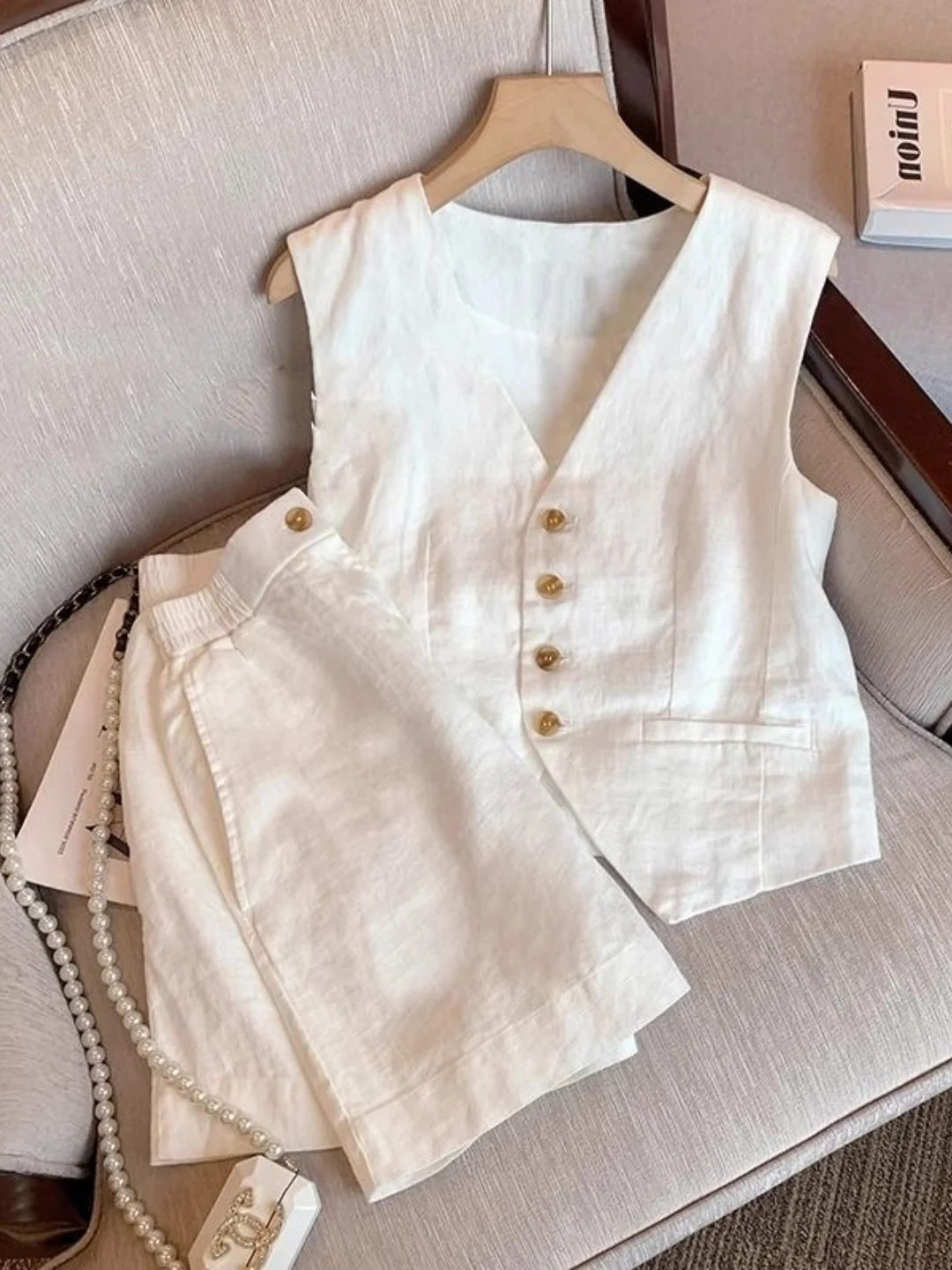 White Cotton Linen Vest Top Women's Summer Fashion Sleeveless V-neck Short Style Versatile Thin Shoulder Pad Casual Wear
