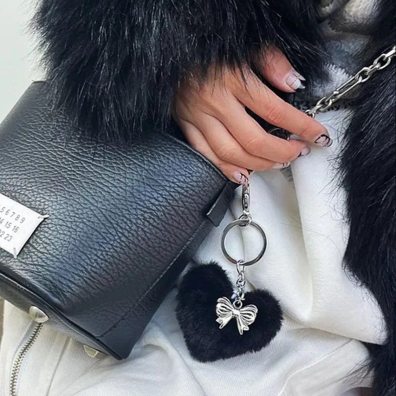 1 Piece Furry Korean Chic Heart Key Ring Bag Pendant for Girl Plush Sweet Fashion Bow Girl Bag Keychain Pendant Bag Accessories