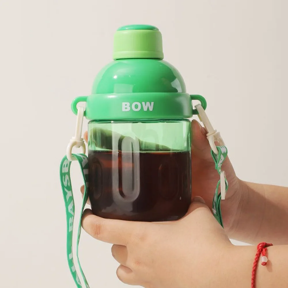 

Fashion 600ml Water Bottle Reusable Simple Versatile Water Cup with Adjustable Shoulder Strap High-Capacity Drink Bottle
