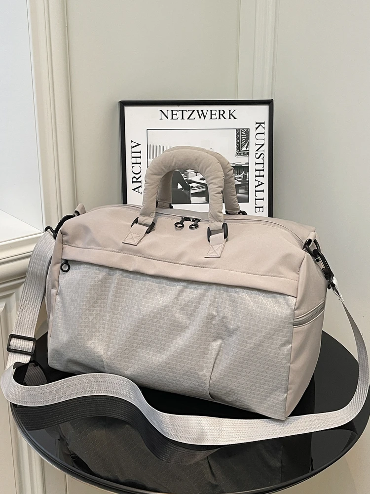 

Large Capaci Faionable Lightweight Travel Sports Fitn Bag Crossbody Storage Lage Bag for Men And Women Youth Travel