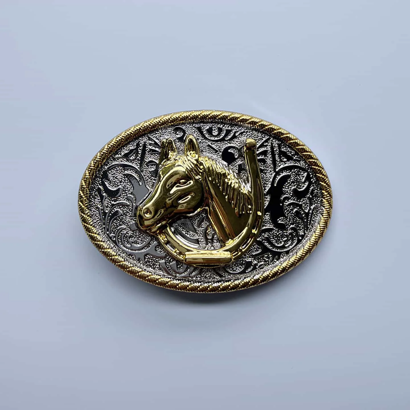 hebilla-de-cinturon-ovalada-plateada-brillante-con-cabeza-de-caballo-dorada-y-herradura-estilo-rodeo-vaquero-y-vaquera