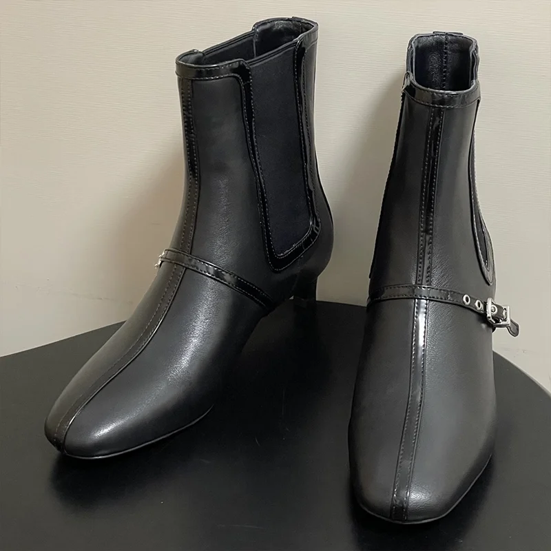 Alta qualidade início do outono novo estilo feminino chelsea tornozelo botas com saltos gatinho e material de couro 25110607