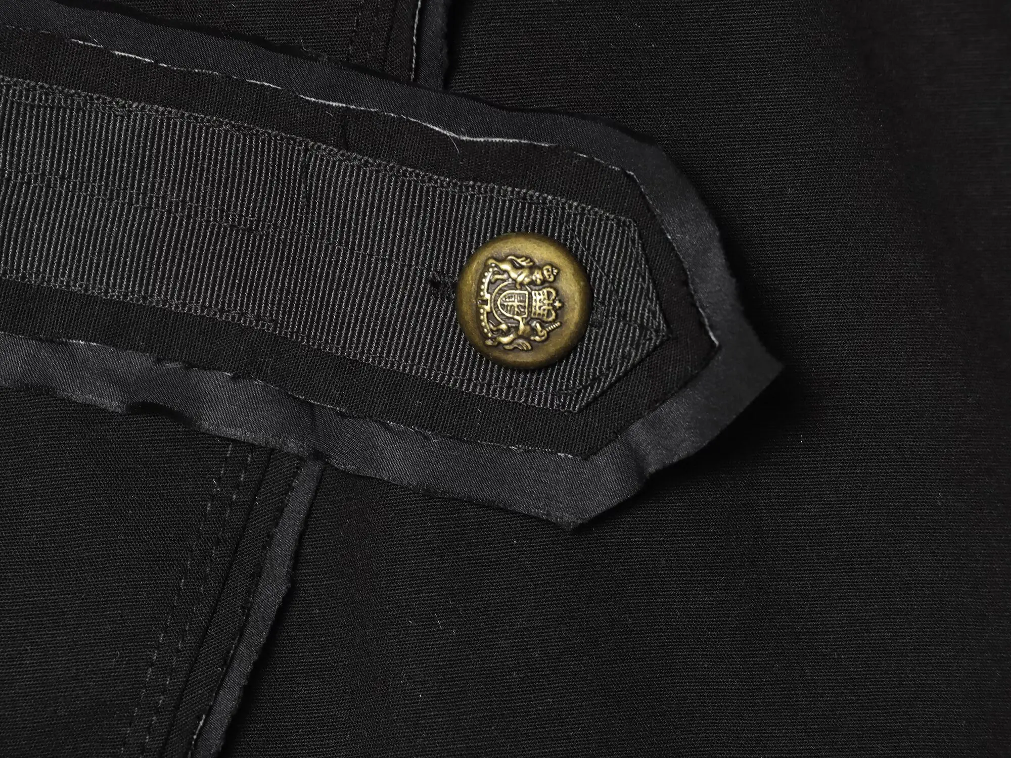 TFMLN Neue Damen Napoleon-Jacke mit Schrägknöpfung, Stehkragen, Asymmetrischer Kurzmantel, Frühjahrs-Neuheit, Retro-Chic Oberbekleidung für Frauen – Detail 7