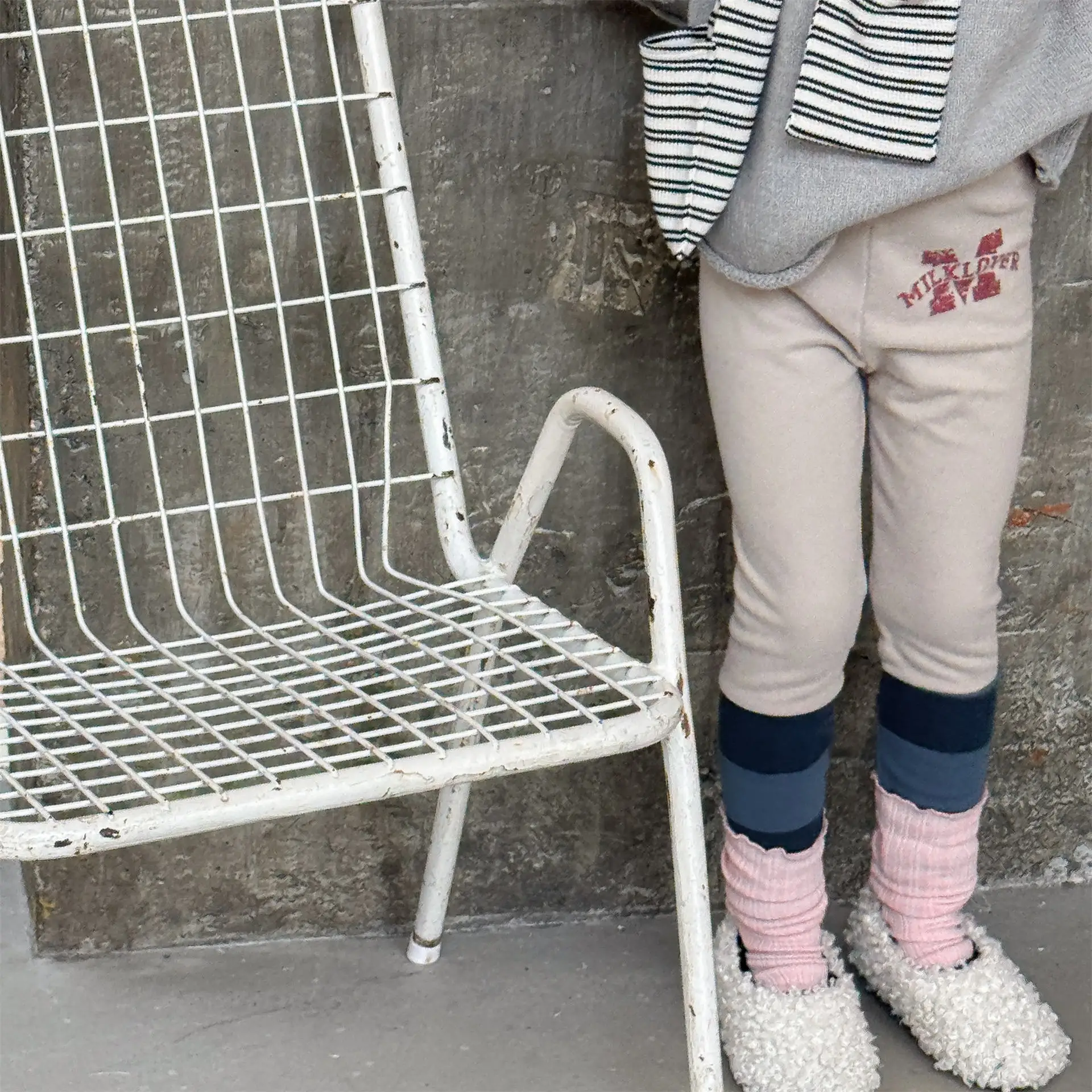 

2025 Winter New Children Fleece Leggings Cotton Girls Letter Print Trousers Plus Velvet Thick Baby Warm Leggings Kids Clothes