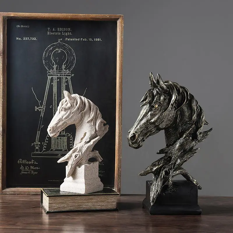 In The Year of The Horse in 2026, The Horse Head Statue Will Be Decorated in A Retro Style with Resin Art Decorations